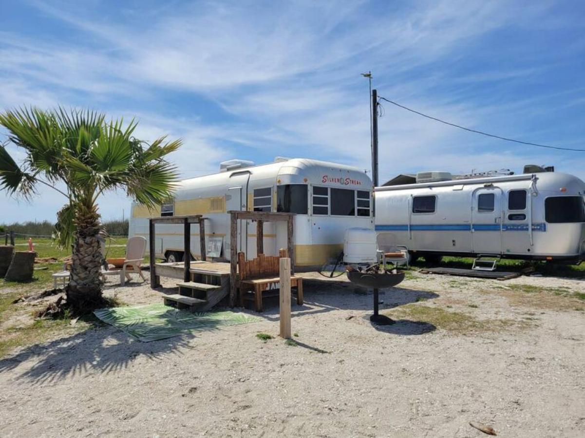 Maggie At The Beach - 1973 Vintage Rv Port Lavaca Bagian luar foto