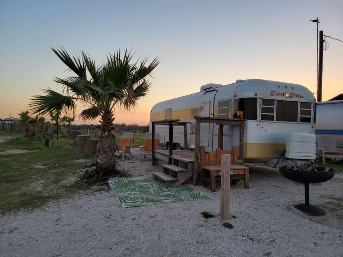 Maggie At The Beach - 1973 Vintage Rv Port Lavaca Bagian luar foto